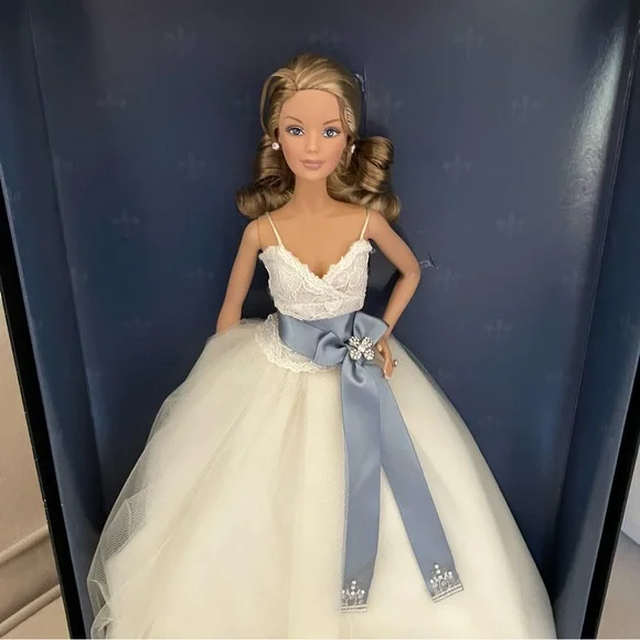 MONIQUE LHUILLIER Platinum Label Blonde Bride Barbie Collector Doll 2006 NIB - Picture 6 of 16
